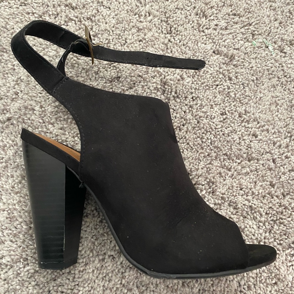 Black suede open toe shoe